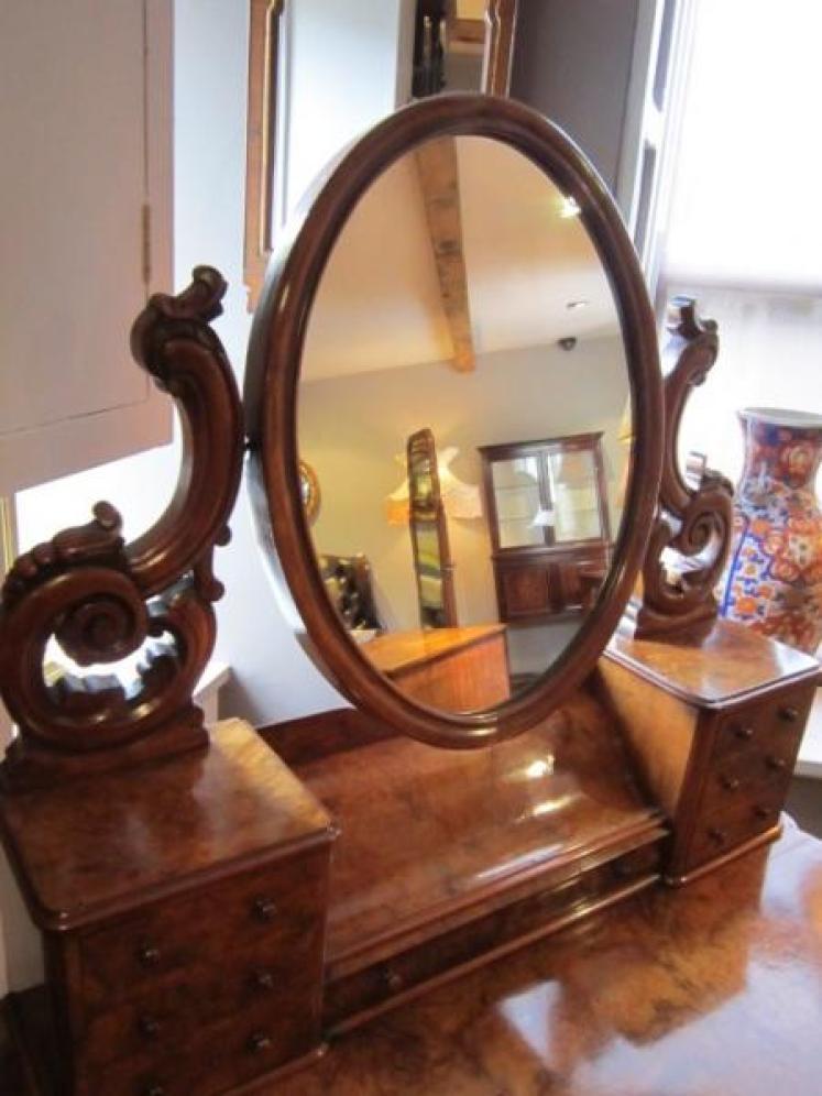 Top Quality Victorian Walnut 'Duchess' Dressing Table - Image 5