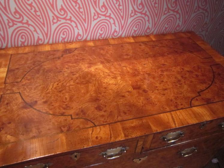Stunning William & Mary Burr Yew Inlaid Chest - Image 4