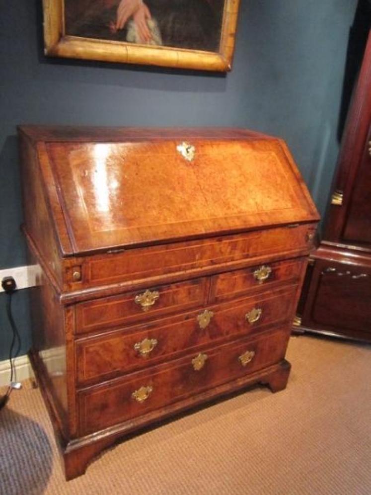 Stunning George I Figured Walnut Inlaid Bureau - Image 4