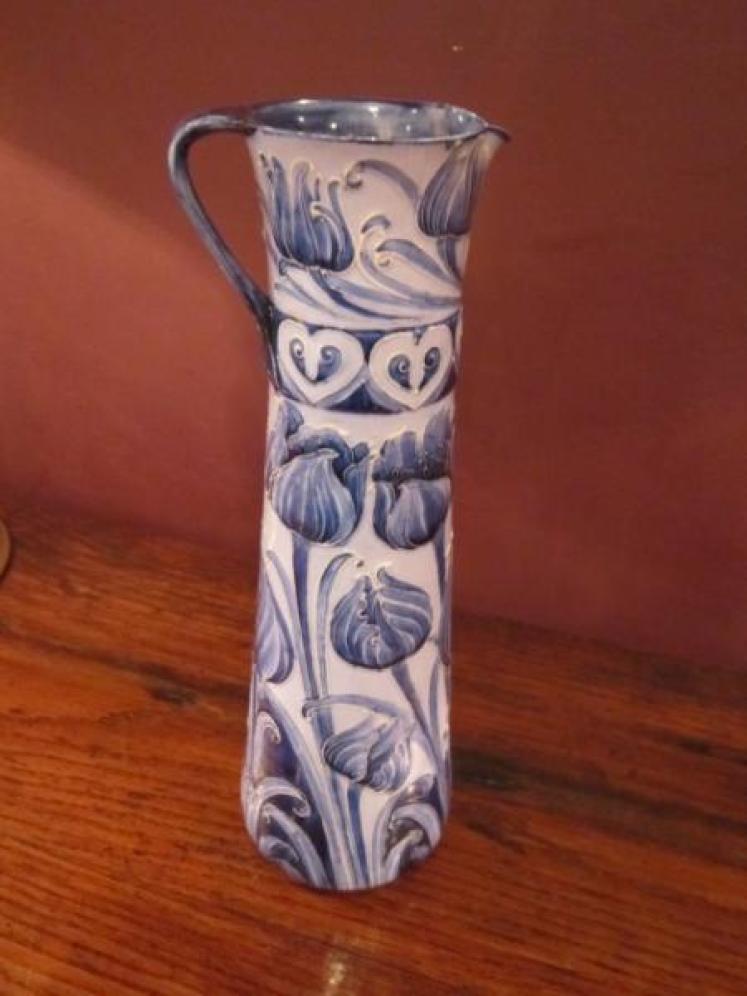 Superb Art Nouveau McIntyre Moorcroft Tulips Jug - Image 1