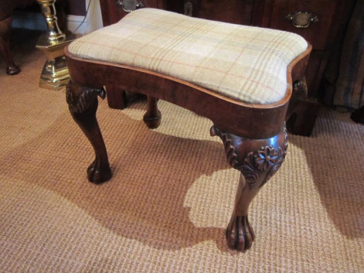Outstanding George I Style Walnut Dressing Stool - Image 4