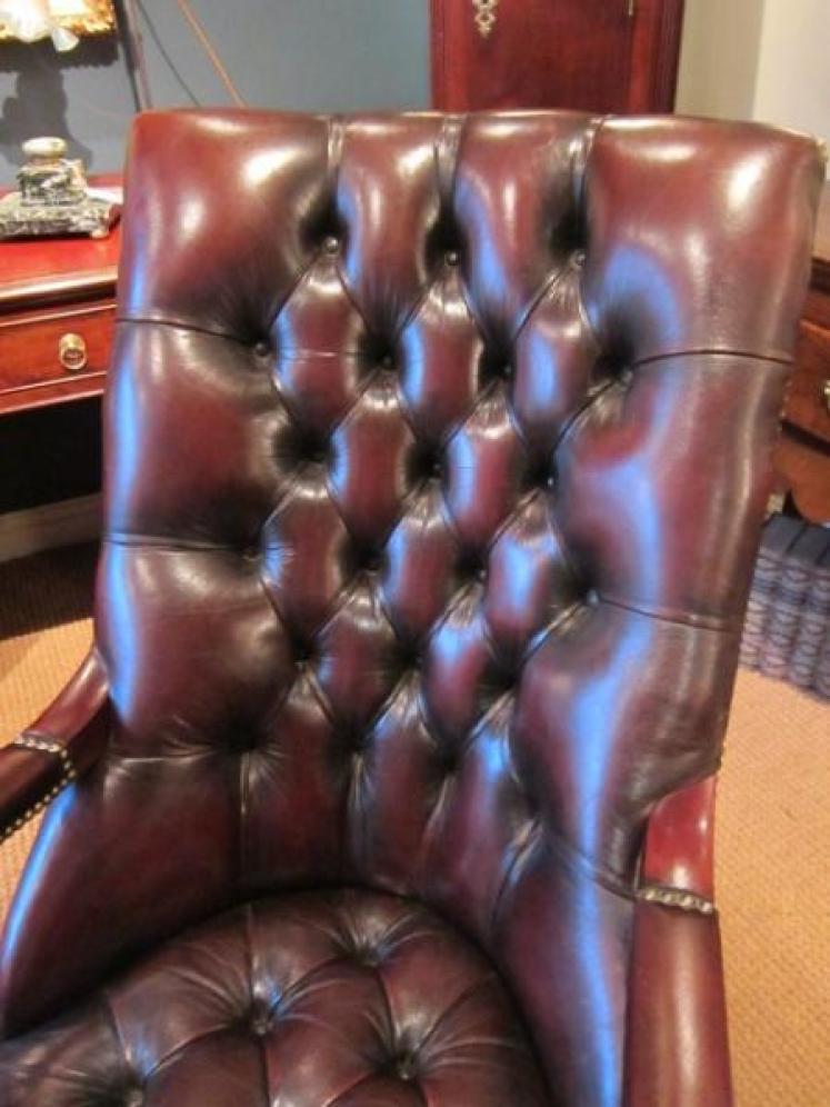 Superb 1920's Leather Buttoned Slipper Armchair - Image 4