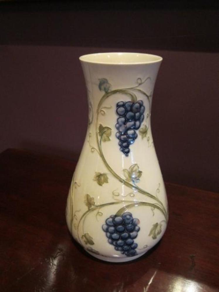 Early Moorcroft Grapevine Cream Vase - Image 3