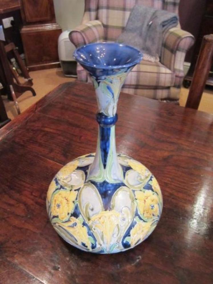 Art Nouveau McIntyre Moorcroft Daffodil Vase - Image 5
