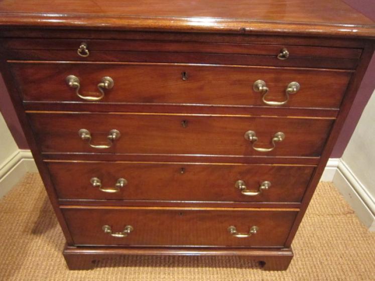 Superior George III Style Bachelors Chest - Image 3