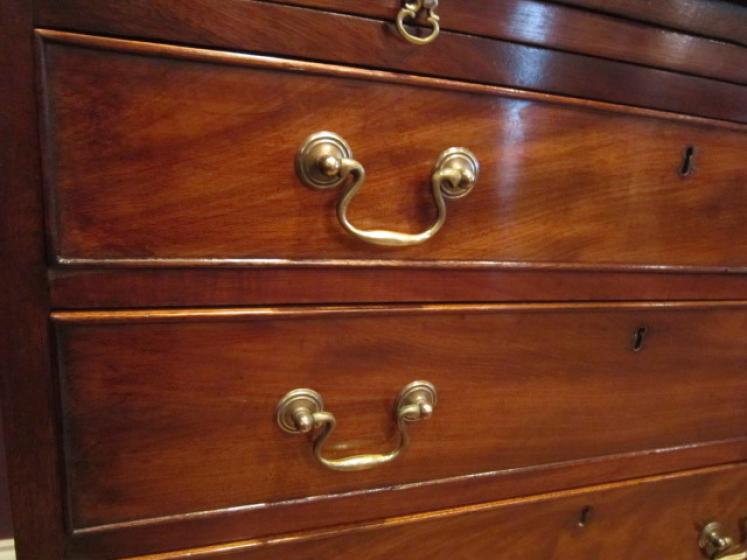 Superior George III Style Bachelors Chest - Image 4