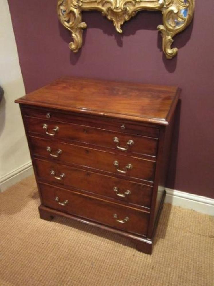 Superior George III Style Bachelors Chest - Image 5