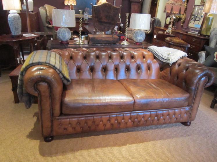 Original Leather Buttoned Chesterfield Settee - Image 1