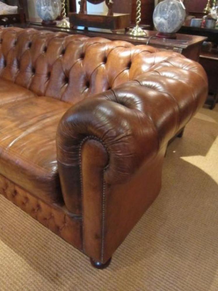 Original Leather Buttoned Chesterfield Settee - Image 2