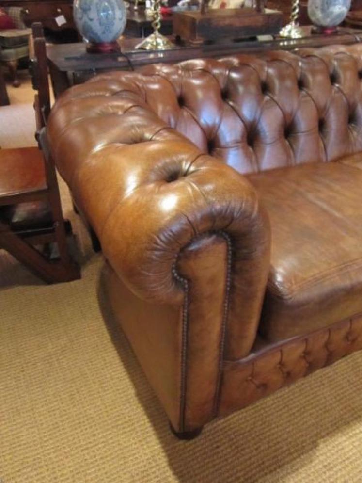 Original Leather Buttoned Chesterfield Settee - Image 3