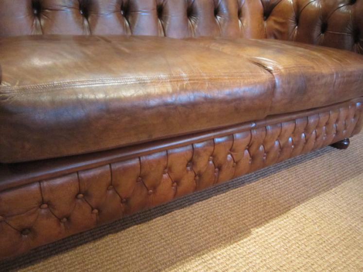Original Leather Buttoned Chesterfield Settee - Image 4