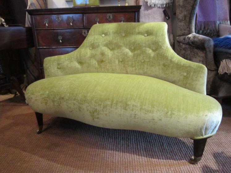 Superb Victorian Velvet Serpentine Fronted Sofa - Image 1