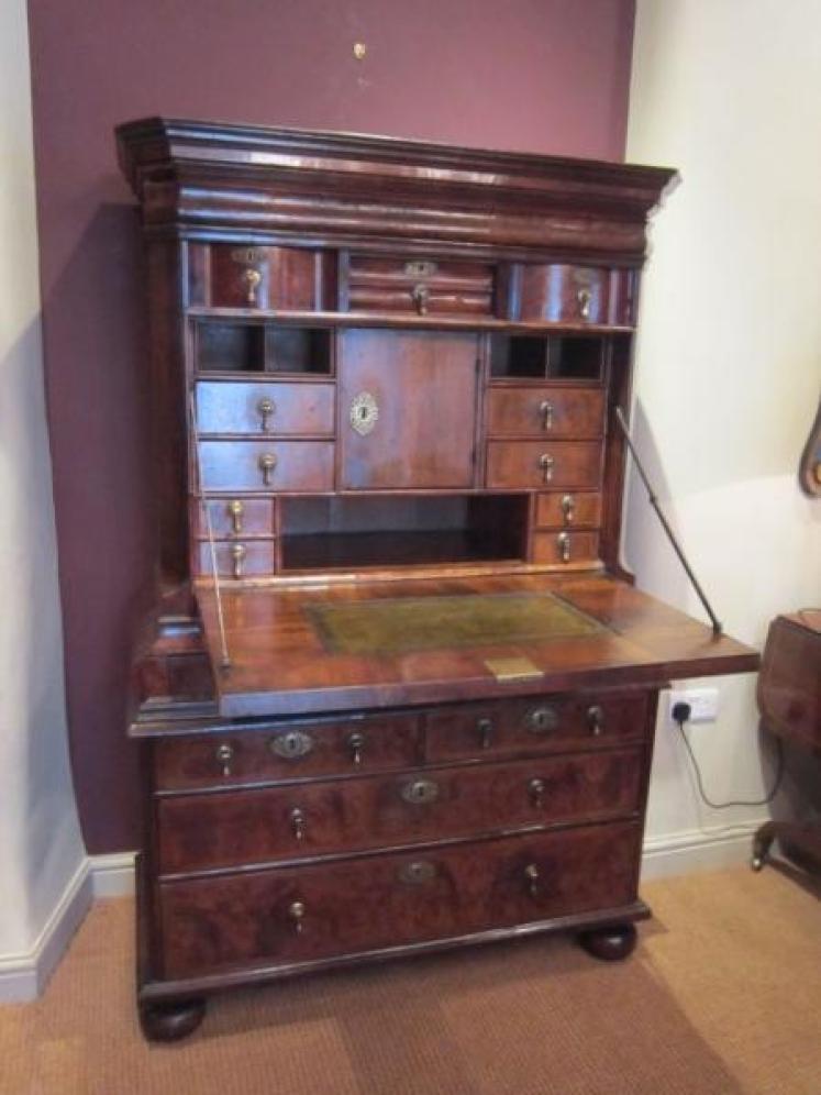 Stunning William & Mary Period Walnut Escritoire - Image 1