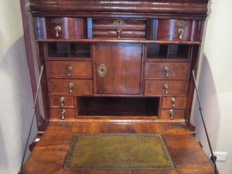 Stunning William & Mary Period Walnut Escritoire - Image 2