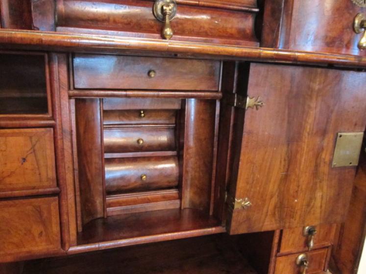 Stunning William & Mary Period Walnut Escritoire - Image 3