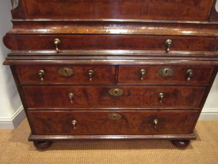 Stunning William & Mary Period Walnut Escritoire - Image 4