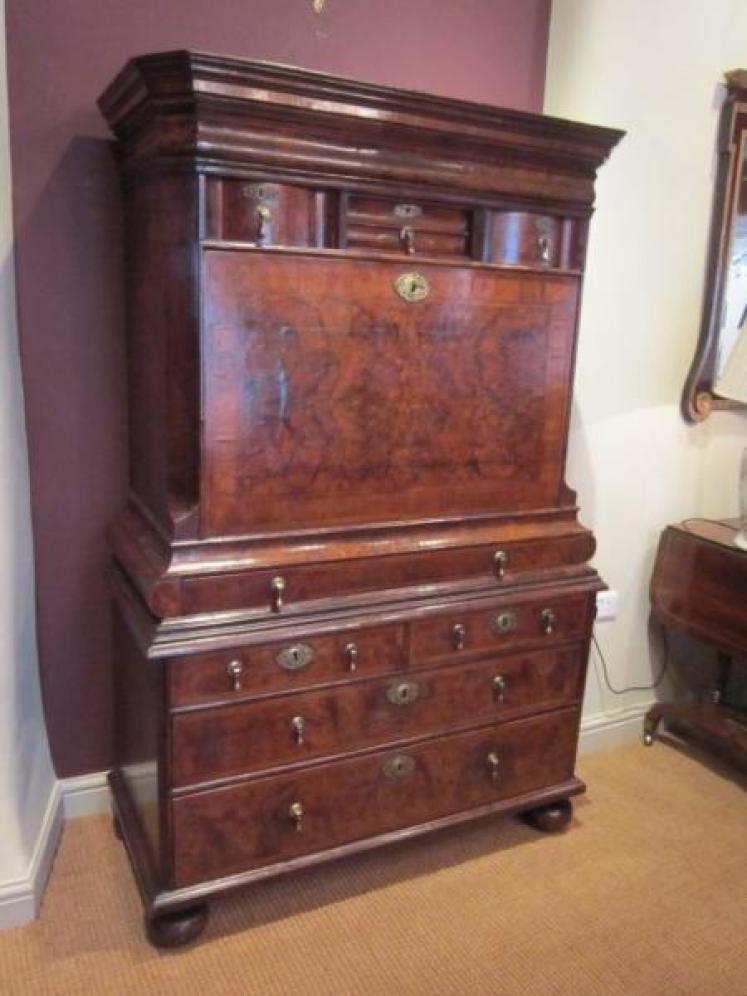 Stunning William & Mary Period Walnut Escritoire - Image 5