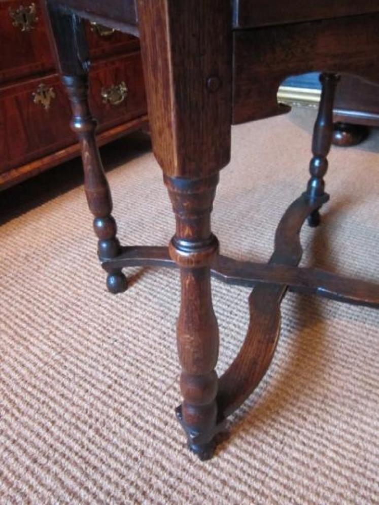 Superb William & Mary Period Oak Lowboy - Image 5