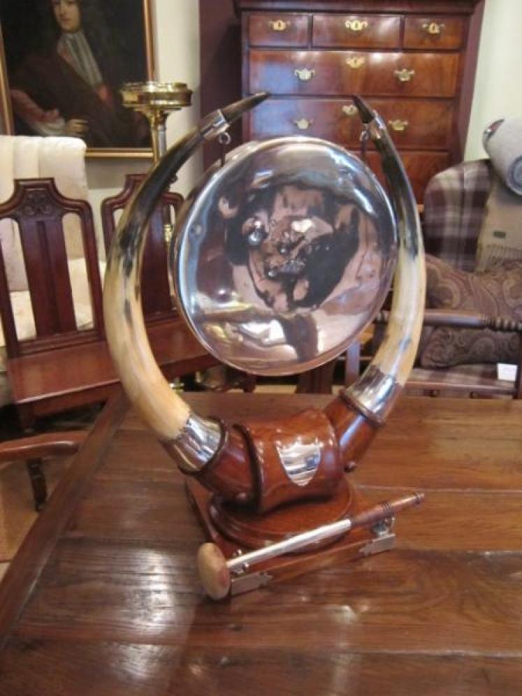 Impressive Mid Victorian Highland Cattle Dinner Gong - Image 3
