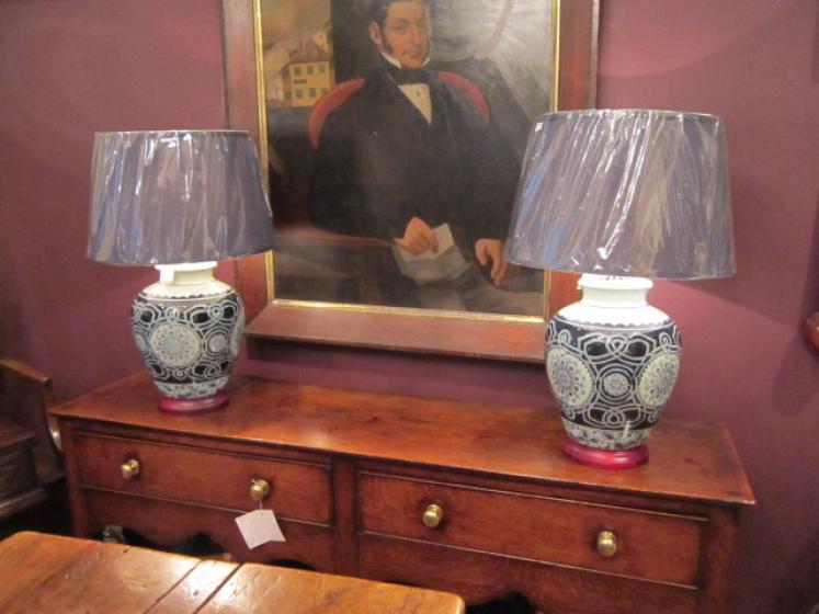 Oriental Blue & White Porcelain Table Lamp with Shade - Image 4