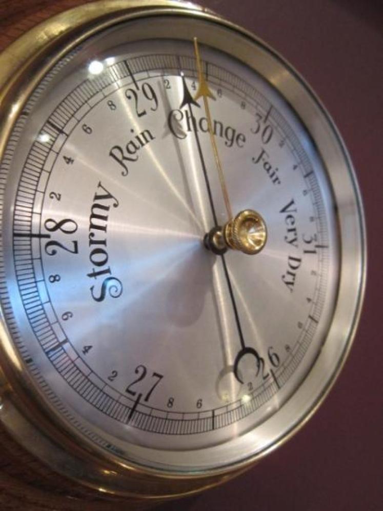 High Quality Victorian Polished Oak Aneroid Barometer - Image 4
