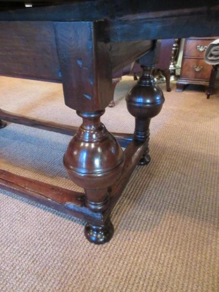 Stunning William & Mary Period Extending Refectory Table - Image 3