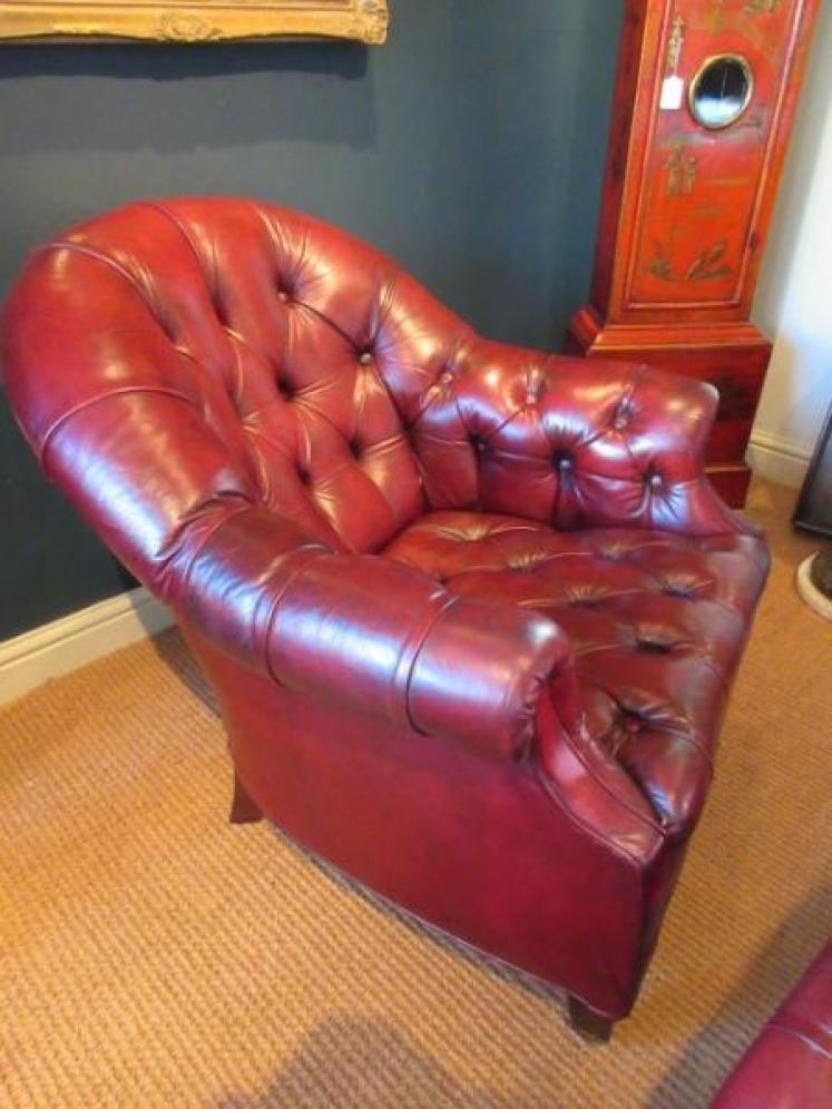 Superb Pair of 1920's Leather Buttoned Club Armchairs - Image 5
