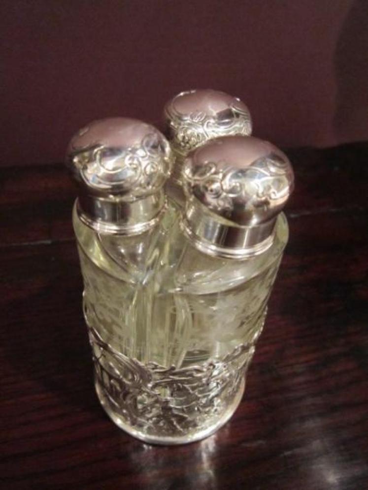 Exquisite Art Nouveau Silver Three Bottle Scent Set - Image 5