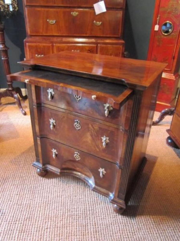 Superior George I Period Red Walnut Chest of Drawers - Image 1