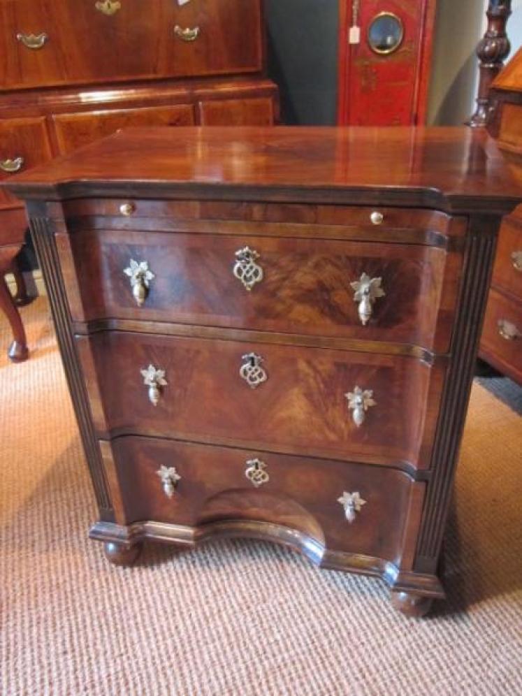 Superior George I Period Red Walnut Chest of Drawers - Image 2
