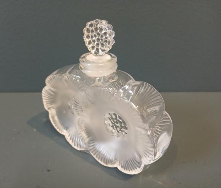Lalique Opalescent 'Deux Fleurs' Scent Bottle - Image 2