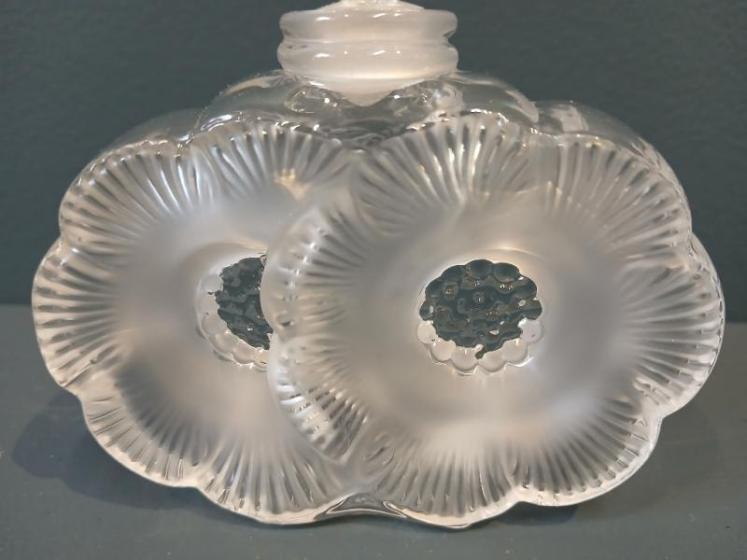 Lalique Opalescent 'Deux Fleurs' Scent Bottle - Image 3