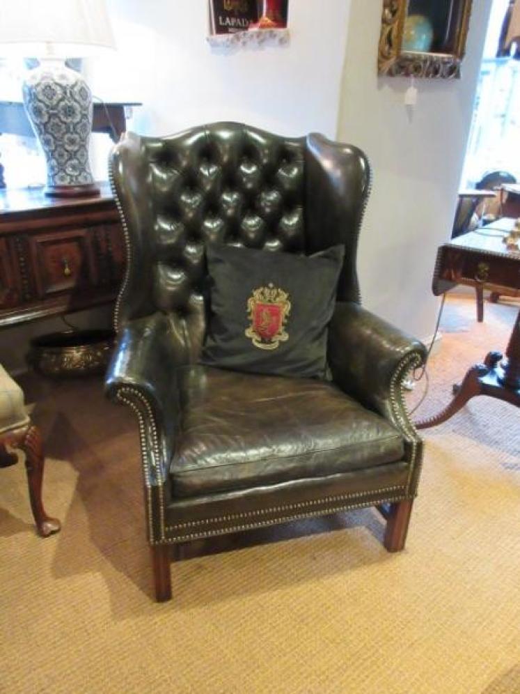 Superb Edwardian Leather Buttoned Wing Armchair - Image 1