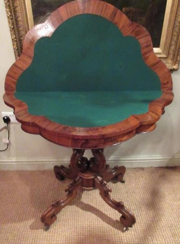 Superior Mid Victorian Figured Walnut Games Table - Image 3