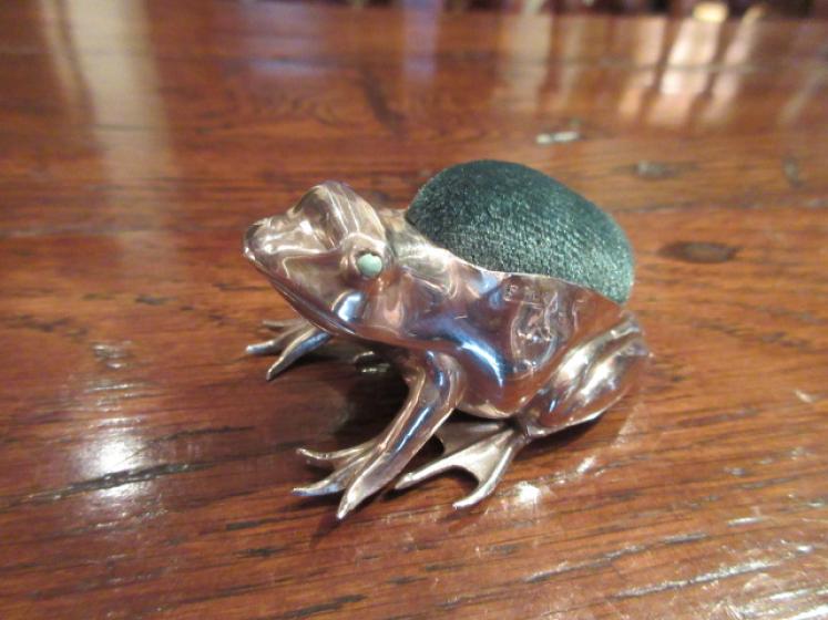 Edwardian Sampson & Morden Silver Frog Pin Cushion - Image 2