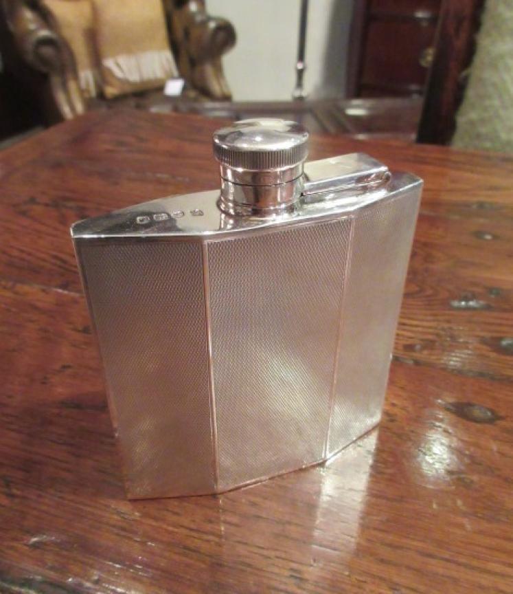 Art Deco Period Silver Engine Turned Hip Flask - Image 5