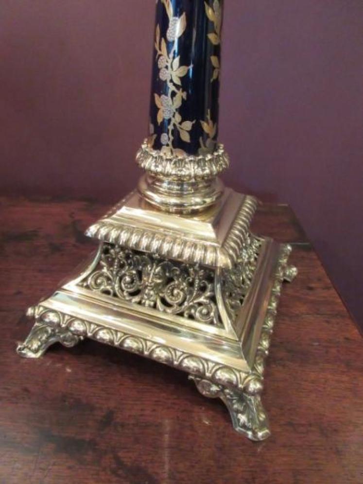 Mid Victorian Cast Brass & Porcelain Table Lamp - Image 3