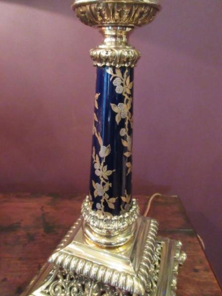 Mid Victorian Cast Brass & Porcelain Table Lamp - Image 4