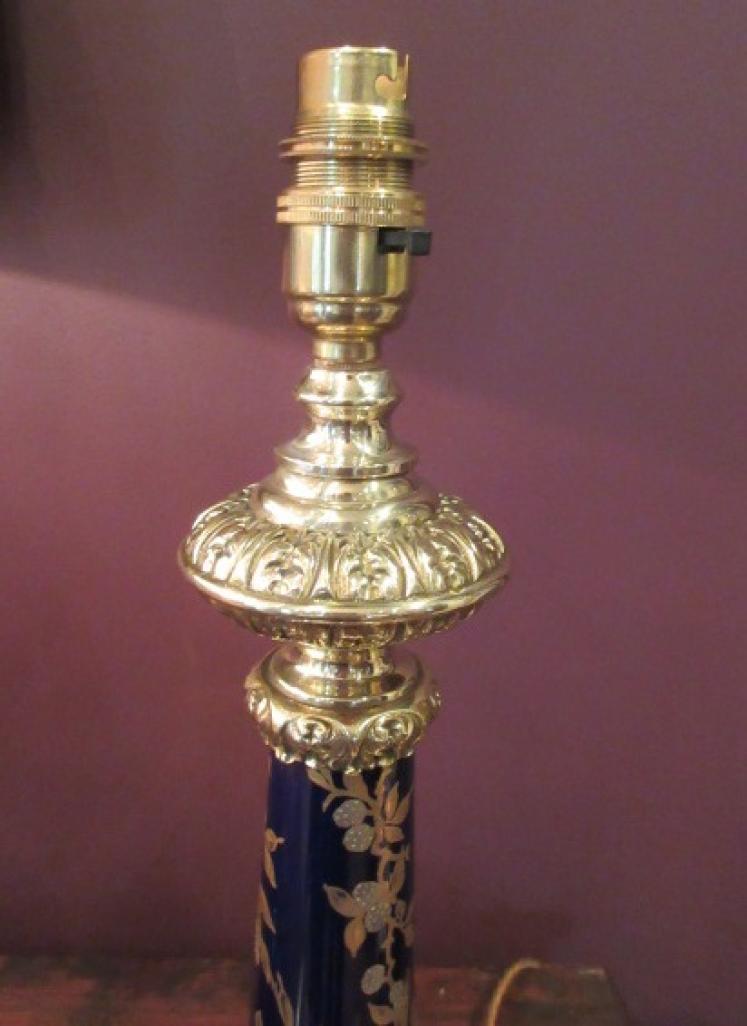 Mid Victorian Cast Brass & Porcelain Table Lamp - Image 5