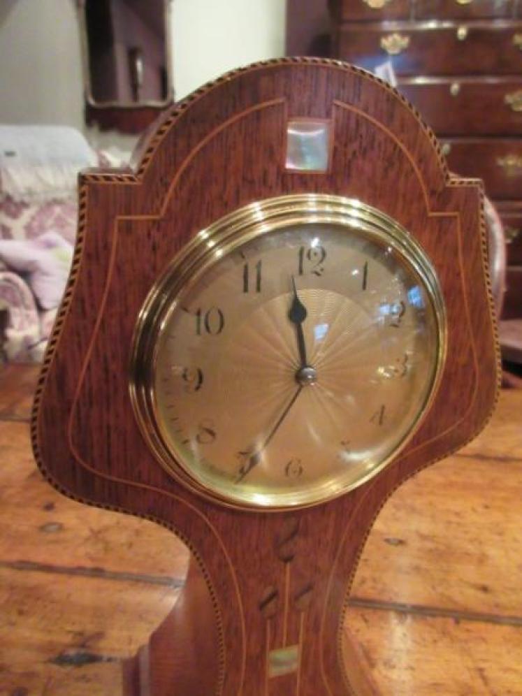 Art Nouveau Period Polished Oak Inlaid Mantel Clock - Image 2