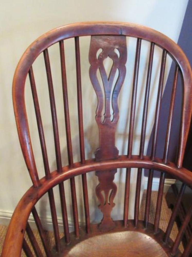 Set of Four Early 19th Century Yew Windsor Armchairs - Image 4