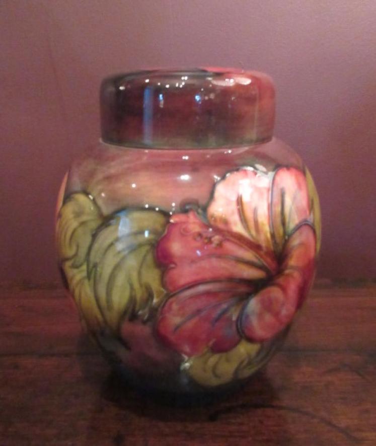 Rare Moorcroft Hibisus Flambe Ginger Jar & Cover - Image 1