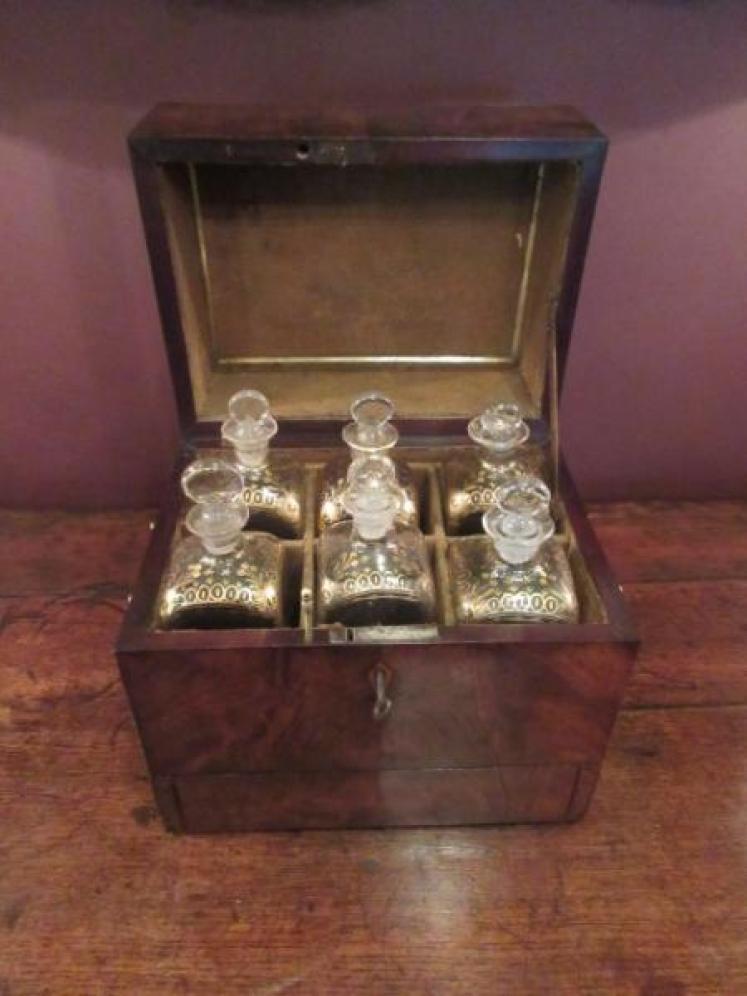 Fine Regency Period Flame Mahogany Decanter Box - Image 1
