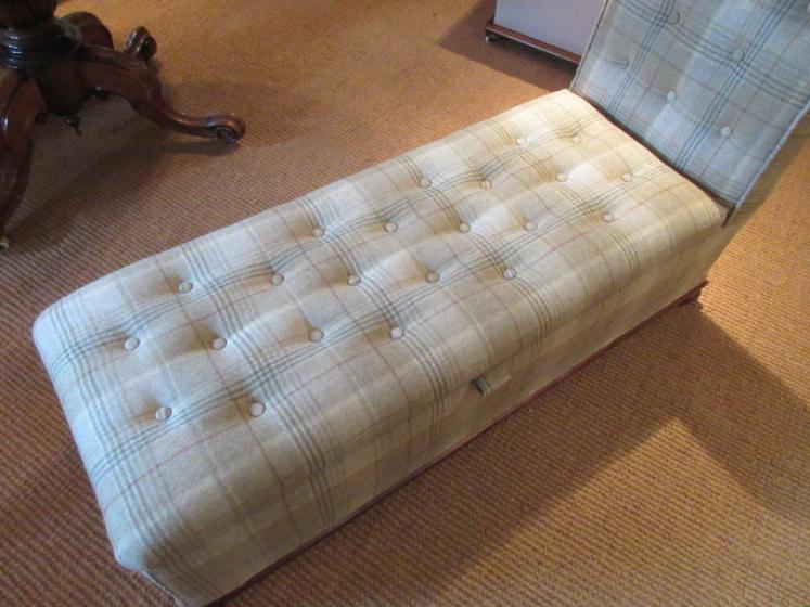 Late Victorian Upholstered Ottoman Day Bed - Image 4