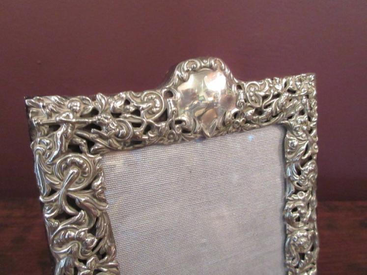 Late Victorian Cherub Decorated Silver Photo Frame - Image 2