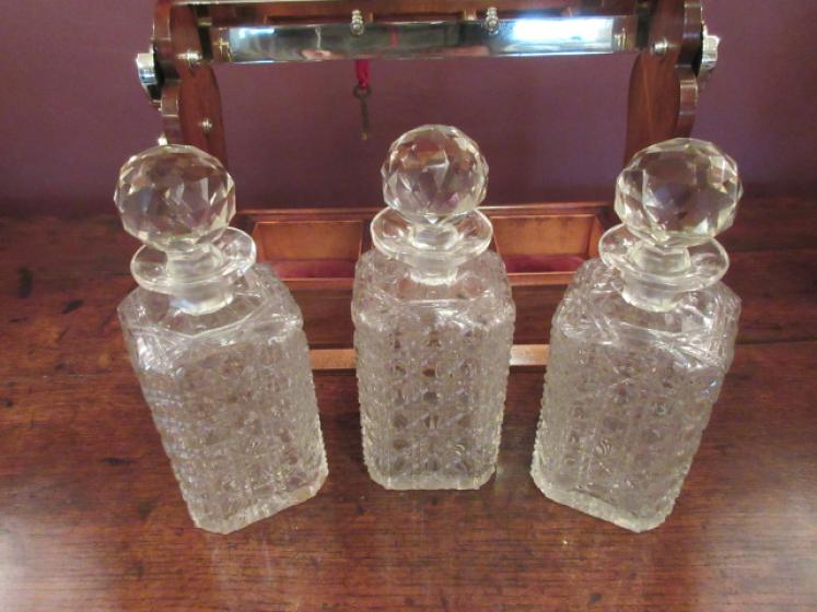 Top Quality Victorian Sheraton Inlaid Tantalus - Image 4