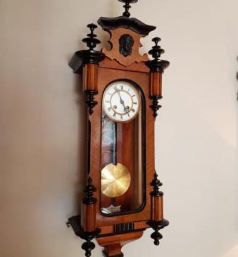Victorian Walnut Vienna Regulator