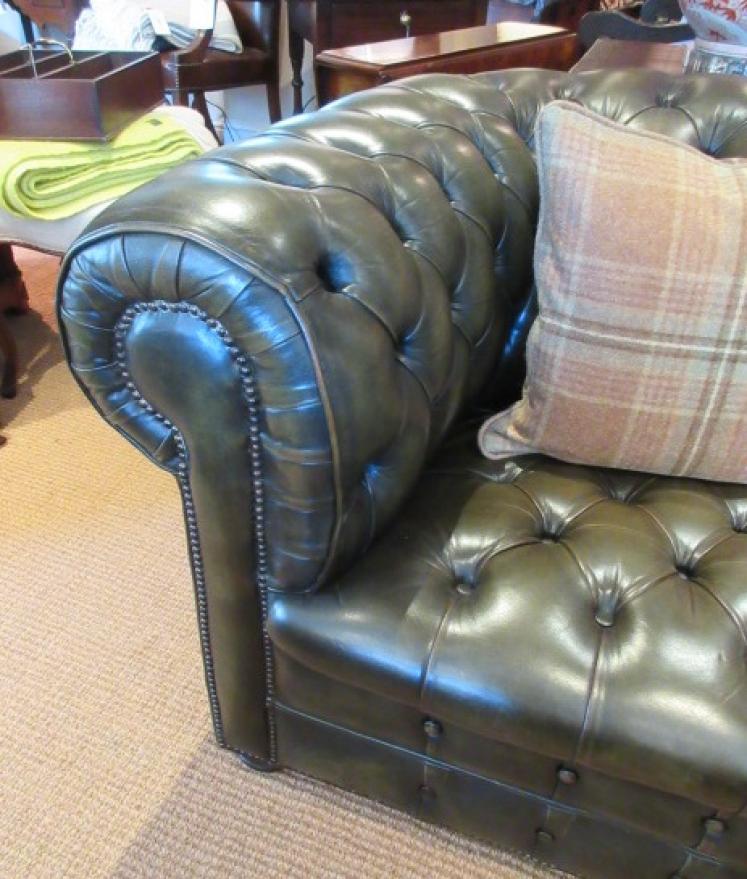 Superb 1930's Olive Green Leather Chesterfield Settee - Image 2
