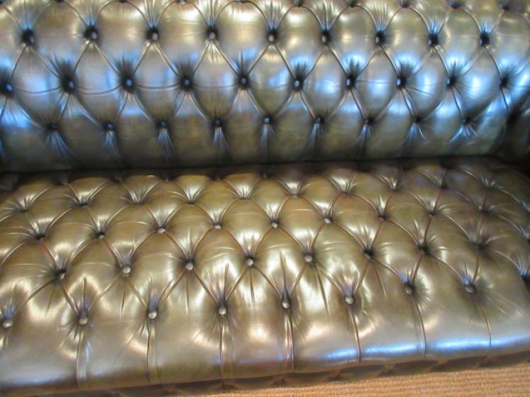 Superb 1930's Olive Green Leather Chesterfield Settee - Image 3