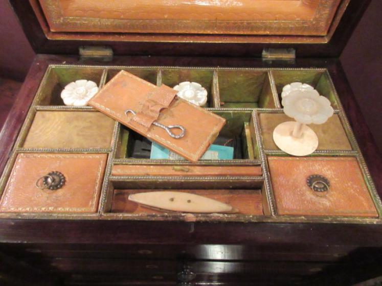 Early Victorian Rosewood Ladies Sewing & Jewel Casket - Image 4